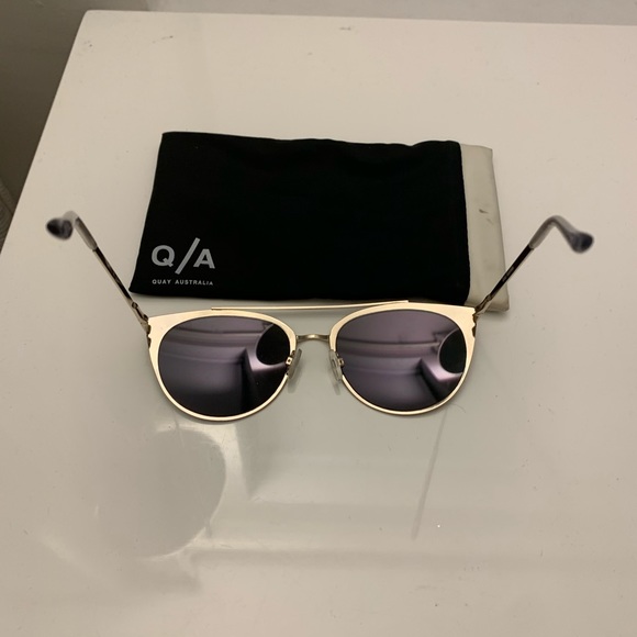 QUAY aviator sunglasses with case - Picture 5 of 6
